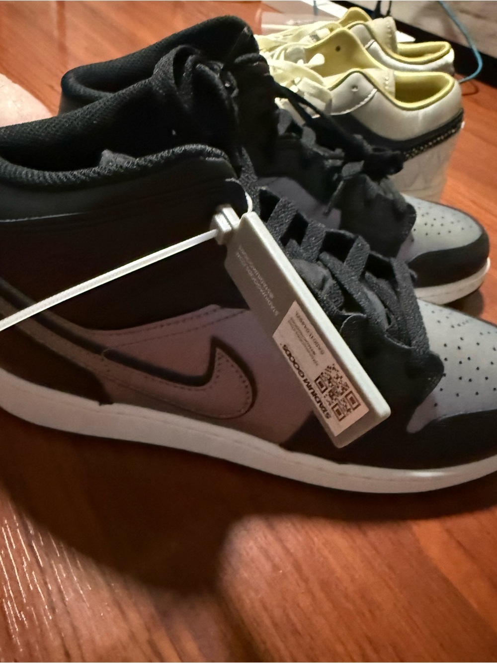 Nike Kids iridescent High-Top Sneakers WOMEN size 9 equivalent - Picture 2 of 3